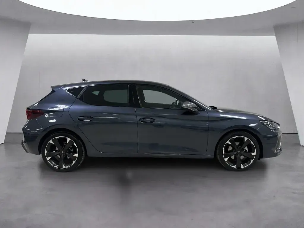Usata Cupra Leon 150 CV (110 kW) 2025 Vari colori / pastello Berlina
