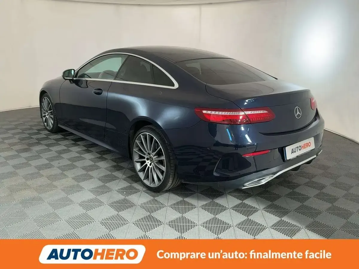 Usata Mercedes E220 Premium 194 CV (142 kW) 2018 Blu/azzurro Coupé