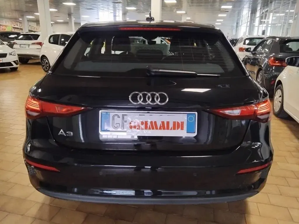 Usata Audi A3 e-tron Business 150 CV (110 kW) 2023 Nero mito / metallizzato Utilitaria