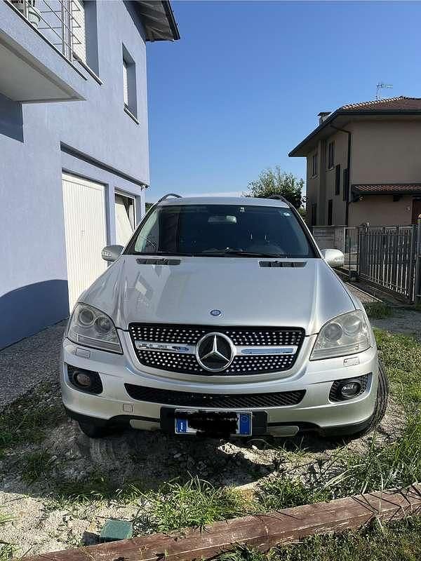 Usata Mercedes ML320 224 CV (164 kW) 2006 Argento SUV