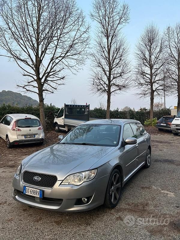 Grigio Usata 2009 Subaru Legacy Station wagon | 2500 € - Immagine 1/4