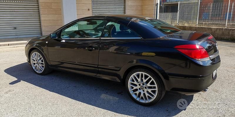 Usata Opel Astra Cabriolet 150 CV (110 kW) 2008 Nero Cabrio