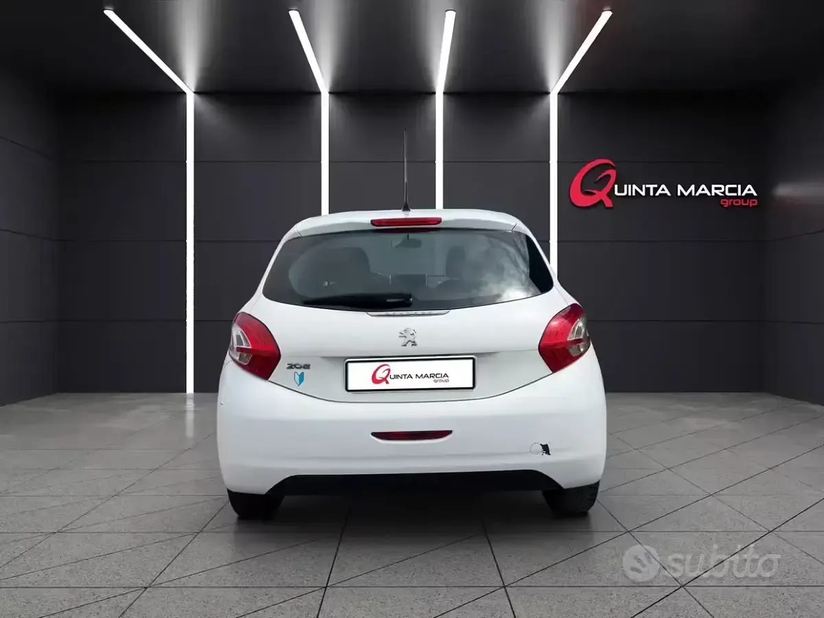 Usata Peugeot 208 Active 82 CV (60 kW) 2013 Bianco Utilitaria