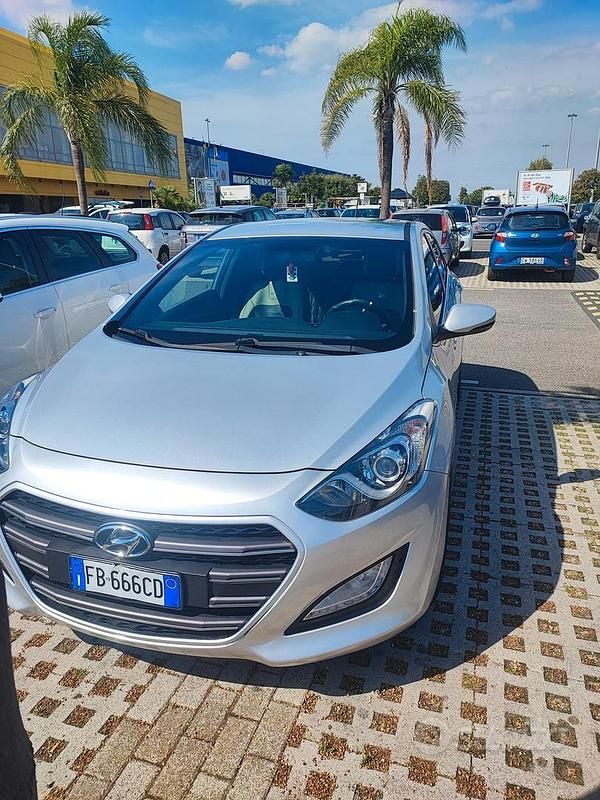 Usata Hyundai i30 GO! 128 CV (94 kW) 2016 Grigio Berlina