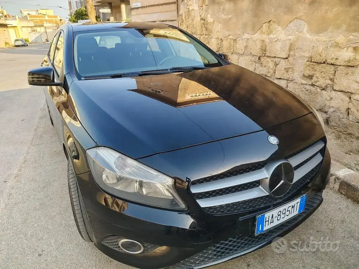 Usata Mercedes A180 140 CV (102 kW) 2013 Nero Utilitaria