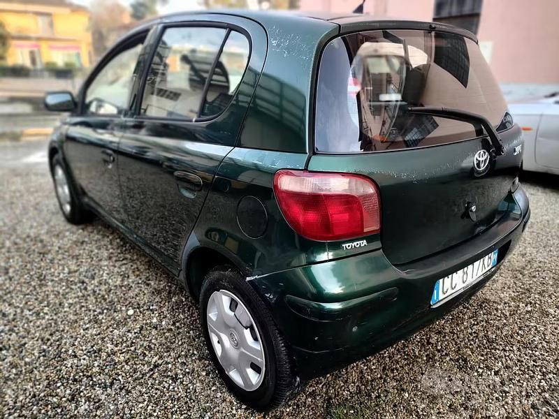 Usata Toyota Yaris Sol 75 CV (55 kW) 2003 Verde Utilitaria