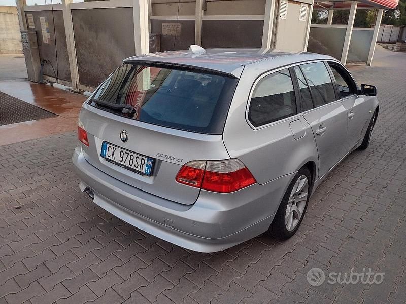 Usata BMW 530 231 CV (169 kW) 2005 Grigio Station wagon