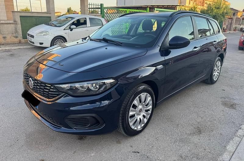 Usata Fiat Tipo Easy 95 CV (69 kW) 2019 Blu Station wagon