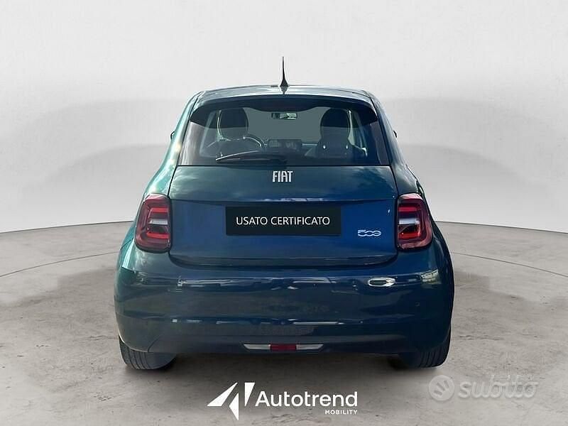 Usata Fiat 500e Icon 86 kW (118 CV) 2021 Blu Berlina