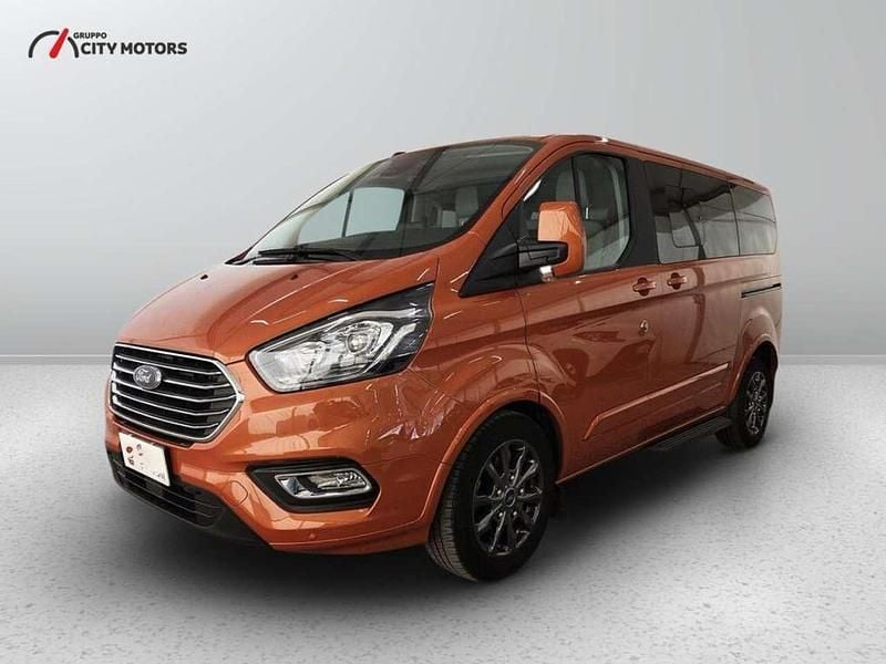 Usata Ford Tourneo Custom Titanium 131 CV (96 kW) 2022 Marrone Furgone