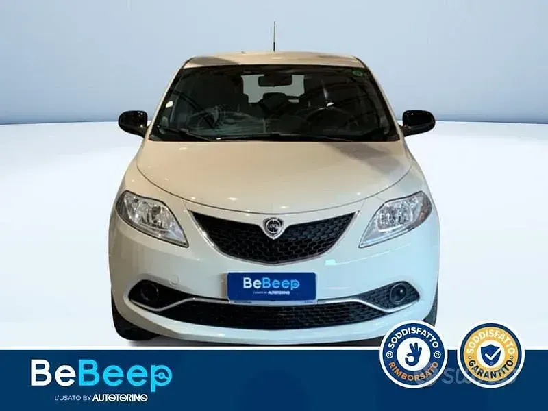 Usata Lancia Ypsilon Gold 69 CV (50 kW) 2016 Beige metallizzato Utilitaria