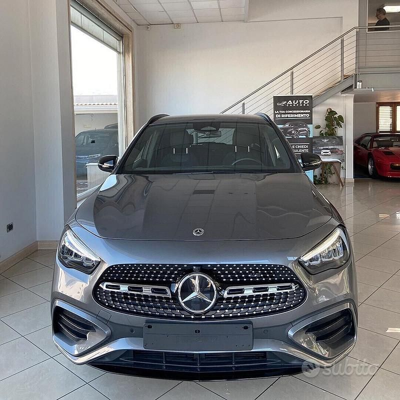Usata Mercedes GLA200 AMG Line Premium 150 CV (110 kW) 2024 Gray SUV