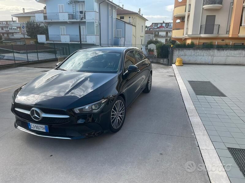 Nero Usata 2022 Mercedes CLA180 Shooting Brake Station wagon | 29.000 € - Immagine 1/4
