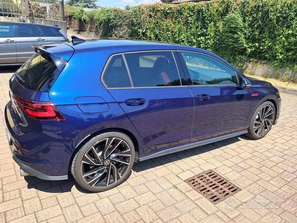 Usata VW Golf VIII 245 CV (180 kW) 2023 Bluazzurro Berlina