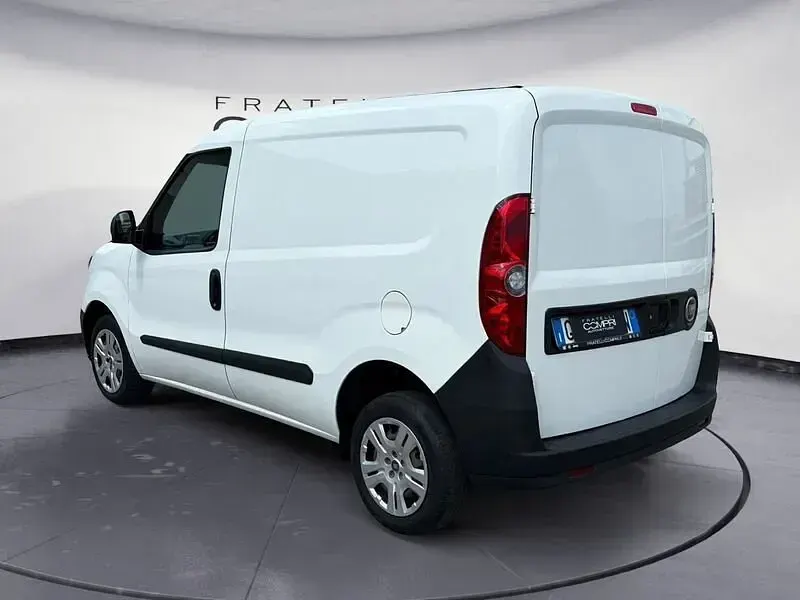 Usata Fiat Doblò Lounge 90 CV (66 kW) 2021 Bianco Monovolume