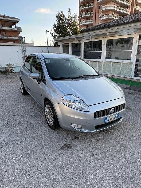 Usata Fiat Grande Punto 90 CV (66 kW) 2005 Grigio Utilitaria