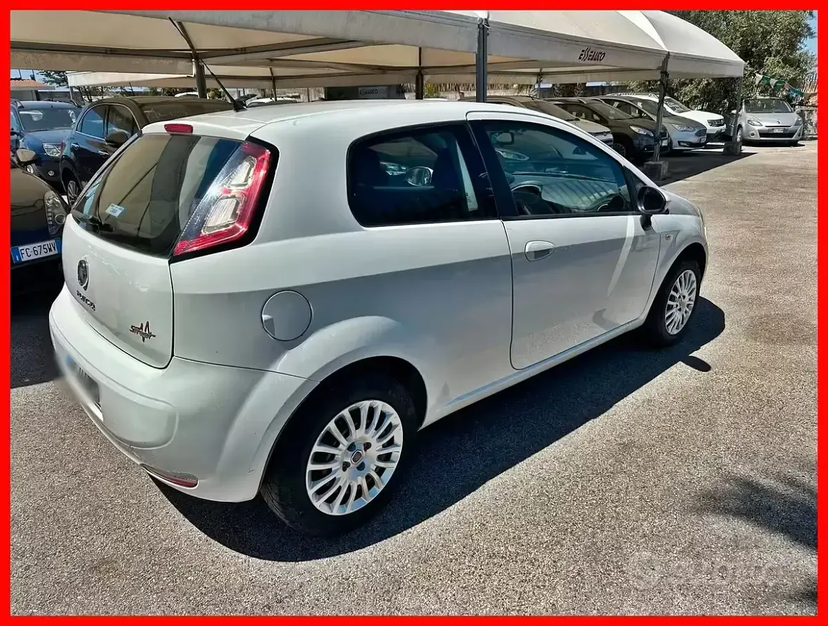 Occasion Fiat Punto Lounge 69 ch (50 kW) 2013 Blanc Citadine