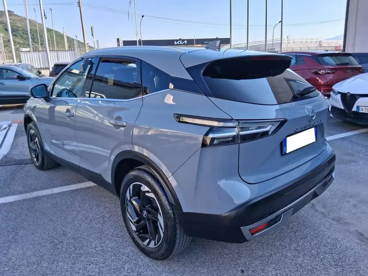 Usata Nissan Qashqai N-Connecta 140 CV (102 kW) 2025 Ceramic grey SUV