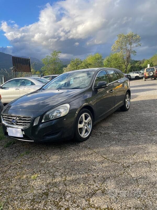 Usata Volvo V60 Kinetic 163 CV (119 kW) 2010 Grigio Station wagon