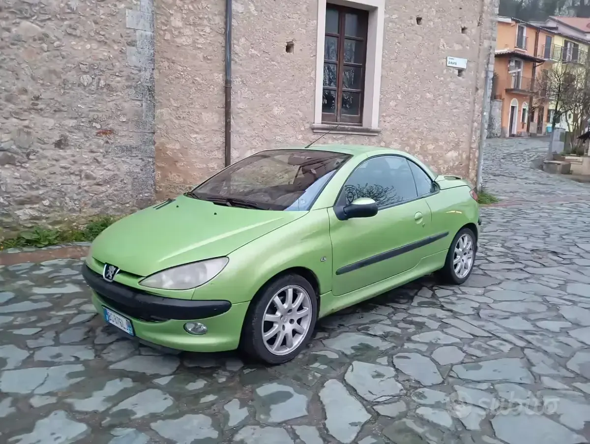 Usata Peugeot 206 109 CV (80 kW) 2001 Verde Cabrio