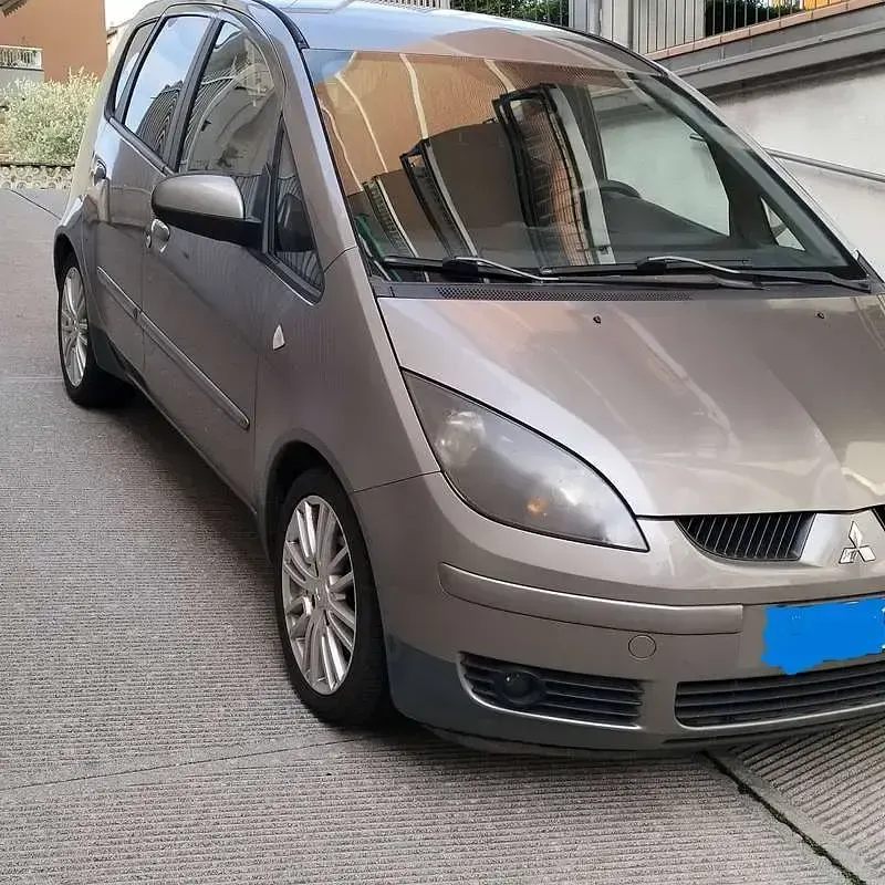 Usata Mitsubishi Colt 75 CV (55 kW) 2008 Grigio Berlina