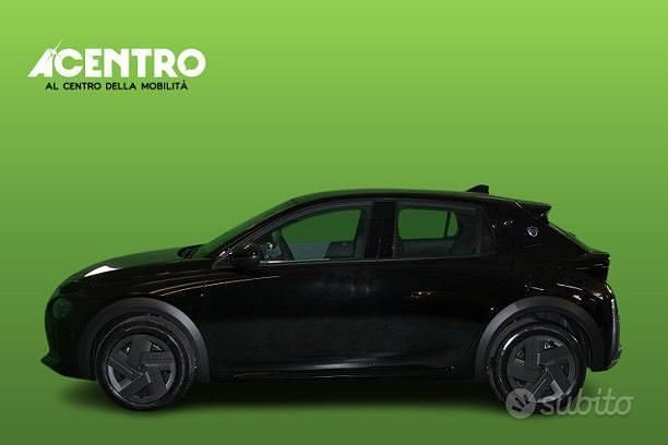 Nuova Lancia Ypsilon 101 CV (74 kW) 2025 Nero Utilitaria