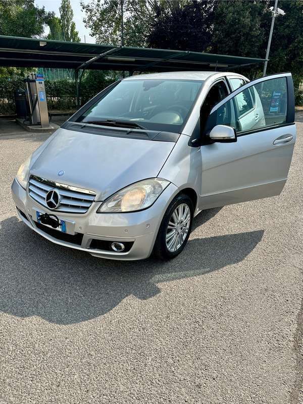 Usata 2010 Mercedes A180 Style Monovolume | 3100 € (Buon prezzo) - Immagine 1/4