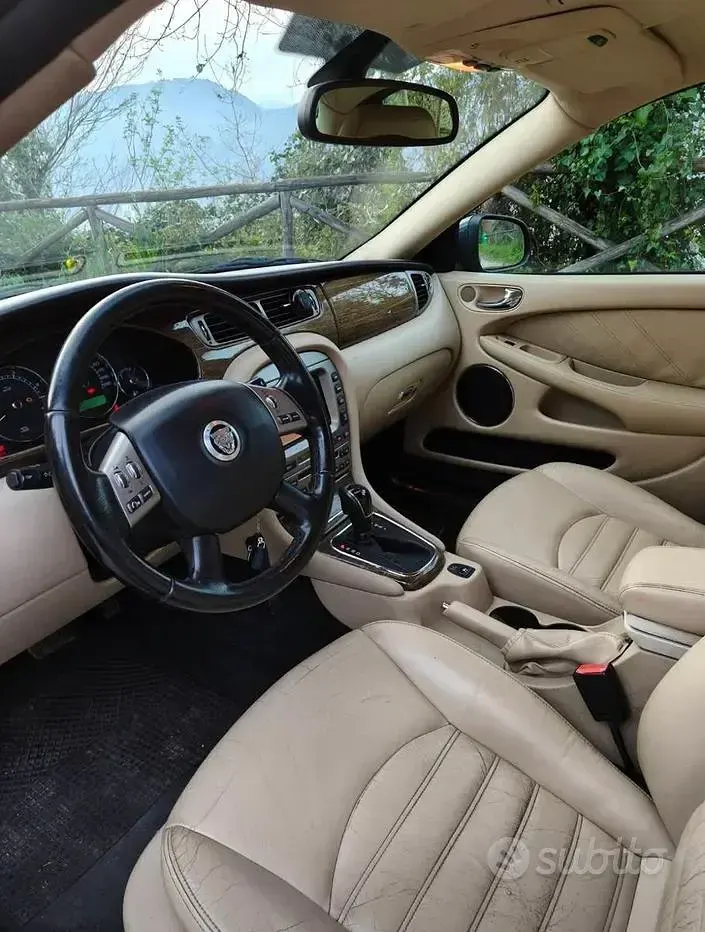 Usata Jaguar X-type 145 CV (106 kW) 2009 Grigio Berlina