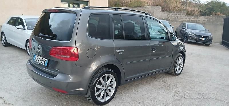 Usata VW Touran Comfortline 104 CV (76 kW) 2014 Grigio Monovolume