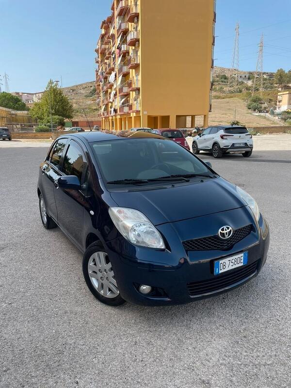 Usato 2006 Toyota Yaris Benzin (3.000 €)
