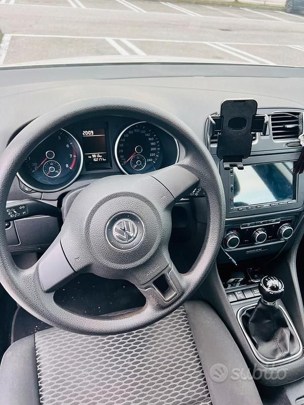 Usata VW Golf VI Trendline 102 CV (75 kW) 2010 Bianco Utilitaria