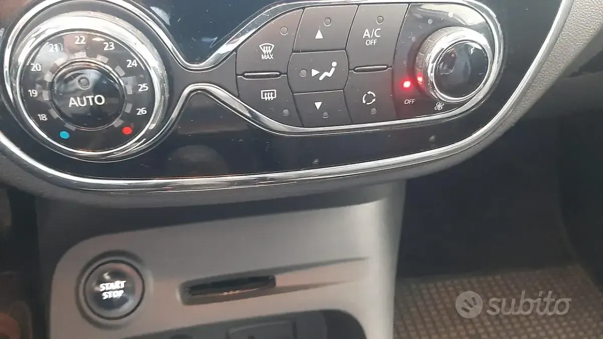 Usata Renault Captur 90 CV (66 kW) 2016 Grigio SUV