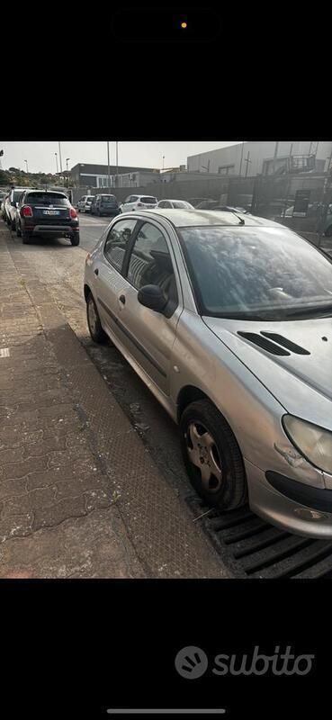 Usata 2003 Peugeot 206 Due volumi | 600 € - Immagine 1/4