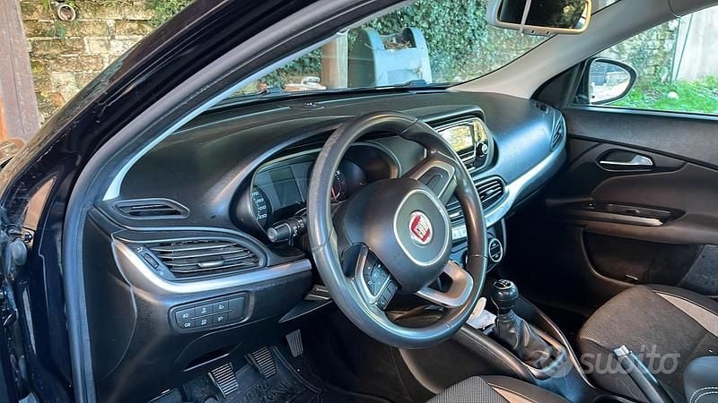 Usata Fiat Tipo 120 CV (88 kW) 2016 Nero Berlina