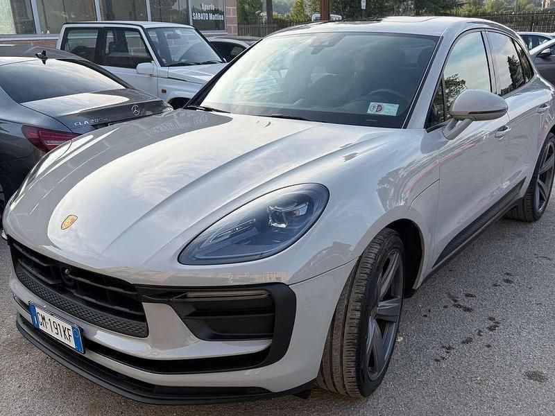 Usata 2023 Porsche Macan SUV | 66.000 € (Cara) - Immagine 1/4