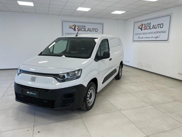 Usata Fiat Doblò 131 CV (96 kW) 2023 Bianco pastello Monovolume
