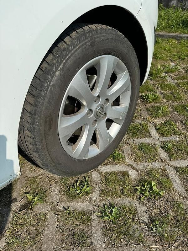 Usata Opel Meriva 120 CV (88 kW) 2013 Bianco Monovolume