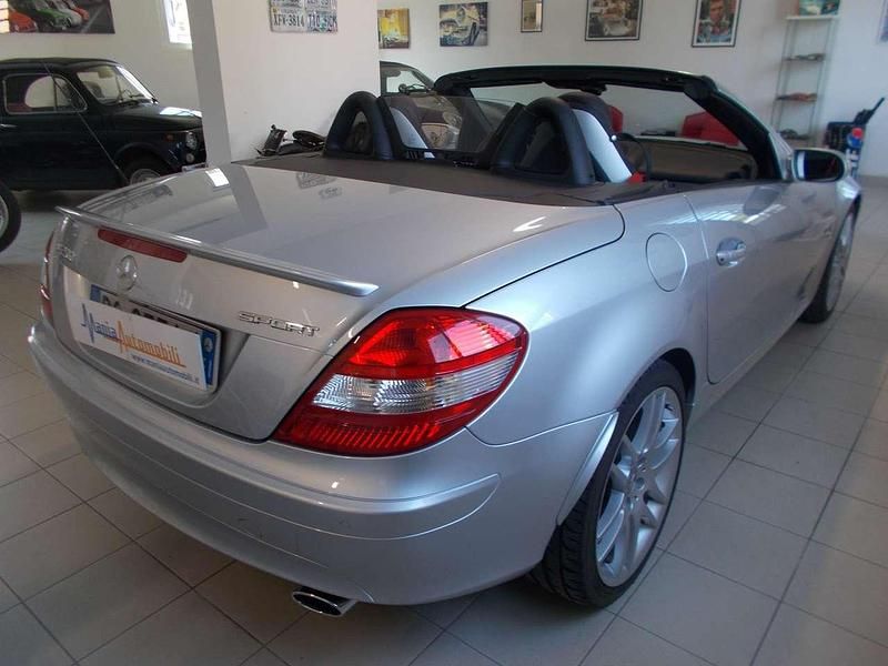 Usata Mercedes SLK200 163 CV (119 kW) 2007 Argento Cabrio