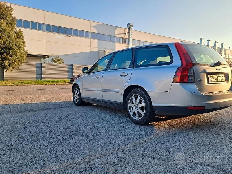 Usata Volvo V50 Kinetic 136 CV (100 kW) 2008 Grigio Station wagon