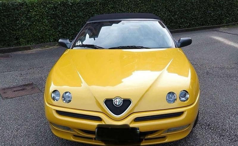 Usata Alfa Romeo Spider 144 CV (105 kW) 2000 Giallo Cabrio