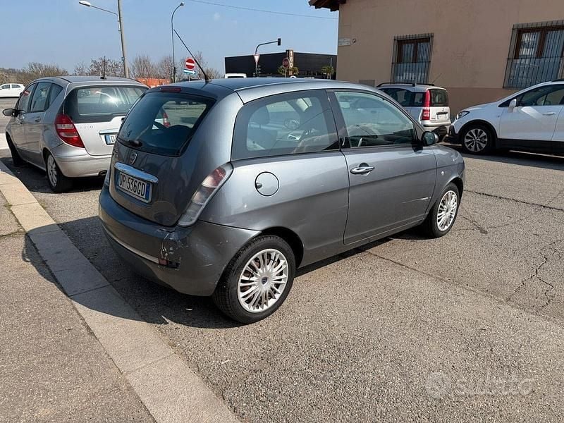 Usata Lancia Ypsilon 60 CV (44 kW) 2008 Grigio Utilitaria