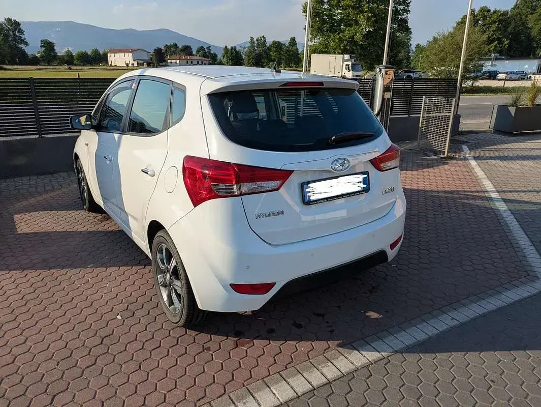 Usata Hyundai ix20 Comfort 116 CV (85 kW) 2016 Bianco Utilitaria