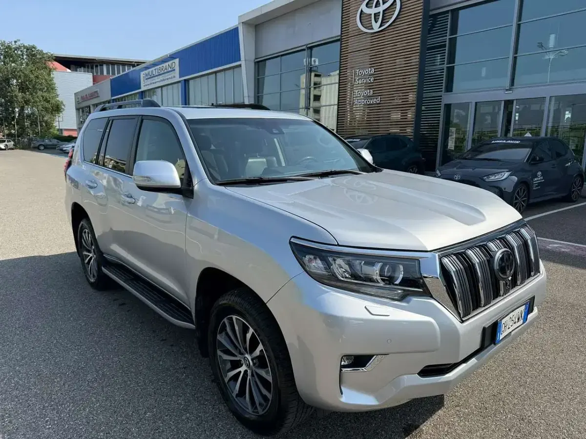 Usata Toyota Land Cruiser Executive 204 CV (150 kW) 2022 Argento SUV
