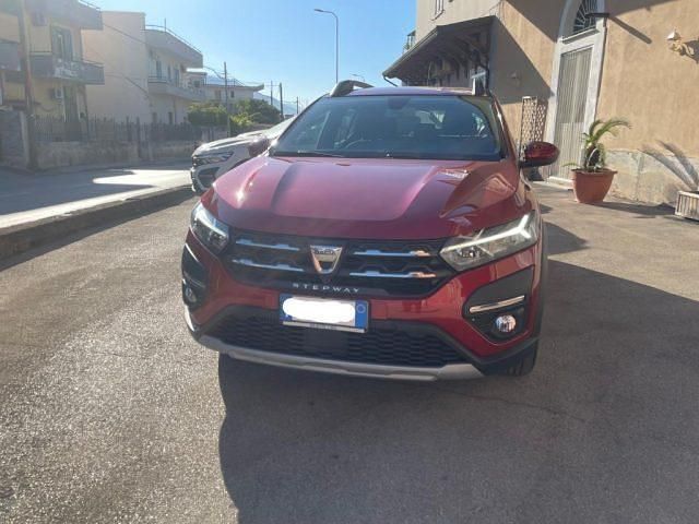 Usata Dacia Sandero Essentiel 101 CV (74 kW) 2022 Rosso Utilitaria