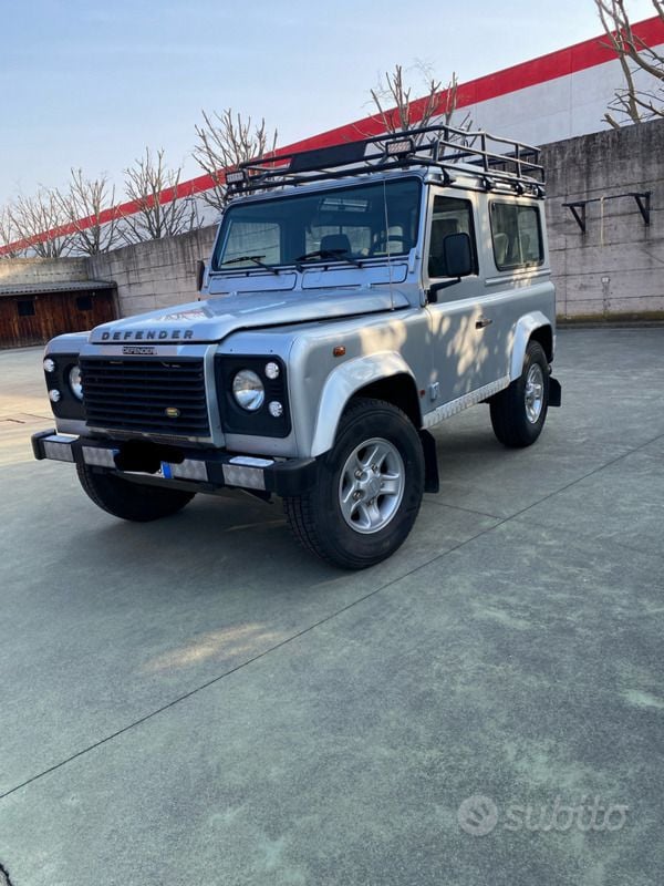 Usata Land Rover Defender 122 CV (89 kW) 2006 Argento SUV