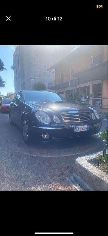 Usata Mercedes E270 Avantgarde 177 CV (130 kW) 2004 Blu/azzurro Berlina