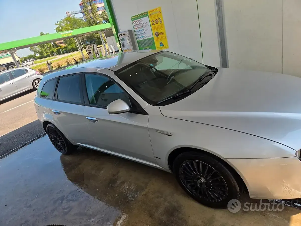 Usata Alfa Romeo 159 Distinctive 150 CV (110 kW) 2008 Grigio Station wagon