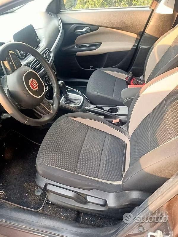 Usata Fiat Tipo Lounge 120 CV (88 kW) 2018 Marrone Station wagon