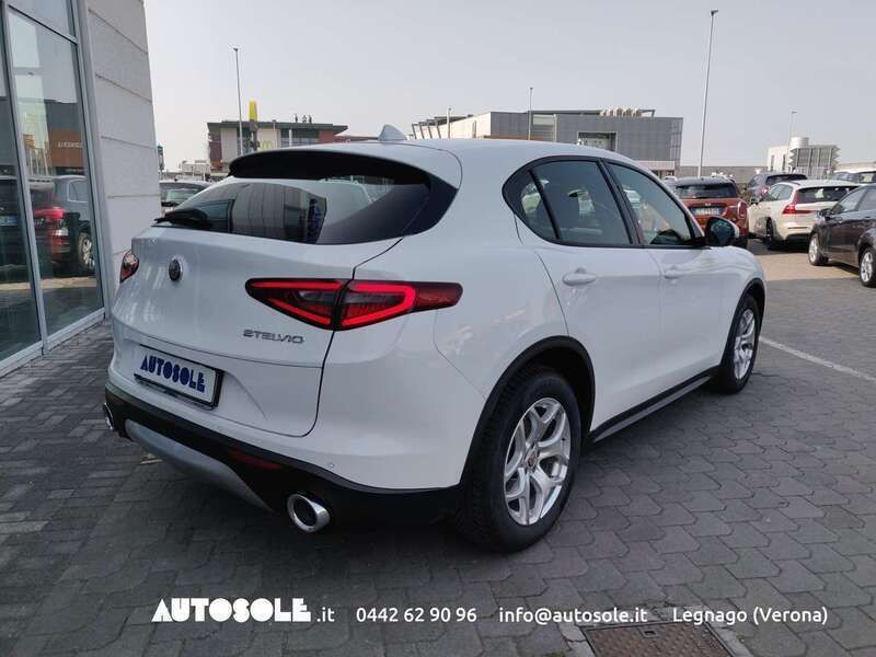 Usata Alfa Romeo Stelvio Business 160 CV (117 kW) 2021 Bianco SUV