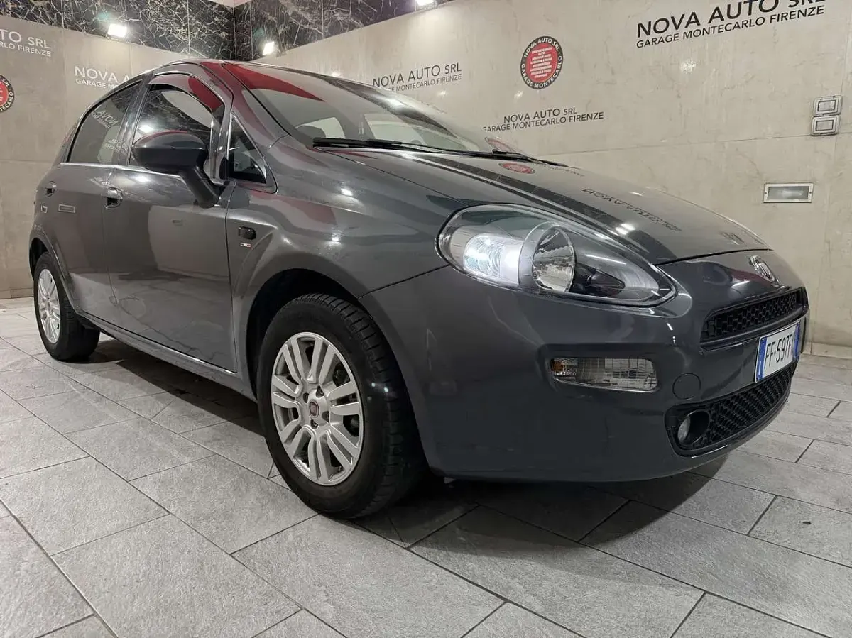 Usata Fiat Punto Lounge 69 CV (50 kW) 2016 Grigio Utilitaria